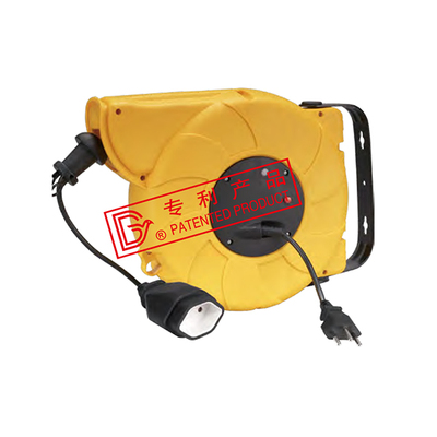 Retractable cable reel