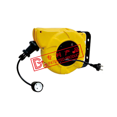 Retractable cable reel