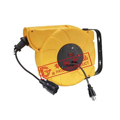 Retractable cable reel