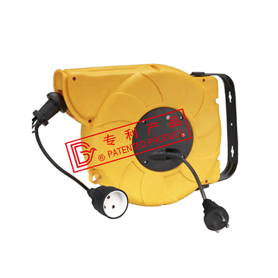 Retractable cable reel