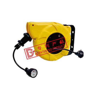 Retractable cable reel