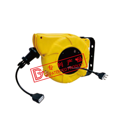 Retractable cable reel