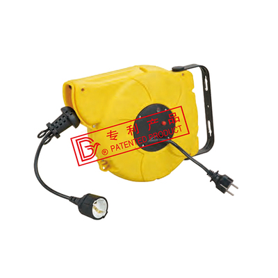 Retractable cable reel